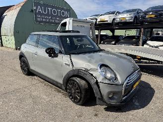 Unfallwagen Mini One 1.2 Autom. 75KW Pano Navi Clima Business NAP 2015/8
