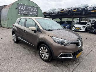 Unfallwagen Renault Captur 0.9 TCE 66KW Navi Airco Led NAP 2014/4