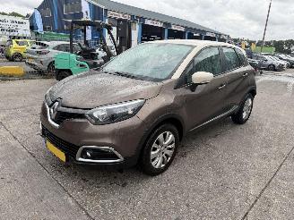 Unfallwagen Renault Captur 0.9 TCE 66KW Navi Airco Led NAP 2014/4