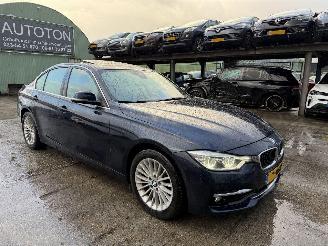 Voiture accidenté BMW 3-serie 330e 135KW Autom. High Executive Schuifdak Clima Navi HUD 2016/6