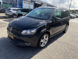 damaged passenger cars Volkswagen Touran 1.4 TSI 103KW Highline Clima Navi Led Xenon NAP 2011/7
