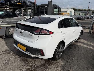 Schadeauto Hyundai Ioniq 1.6 GDI Hybrid Comfort Plus Clima Navi 2021/7