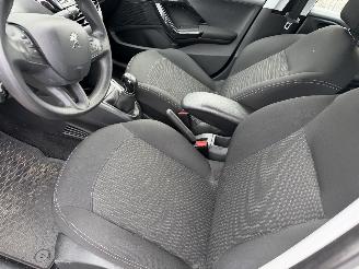 Peugeot 208 1.2 60KW Blue Lion Navi Airco Led 5-Drs picture 8