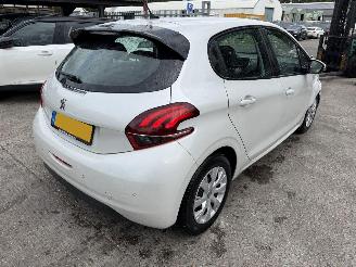 Peugeot 208 1.2 60KW Blue Lion Navi Airco Led 5-Drs picture 5