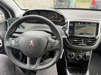 Peugeot 208 1.2 60KW Blue Lion Navi Airco Led 5-Drs picture 9