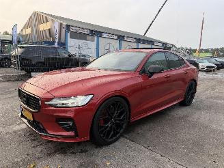 damaged passenger cars Volvo S-60 2.0 T5 184KW Autom. Pano Clima Navi R-Design HUD NAP 2019/5