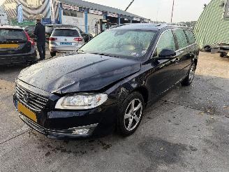 Auto incidentate Volvo V-70 2.0 D3 110KW Schuifdak Clima Navi Polar NAP 2016/8