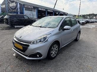 skadebil auto Peugeot 208 1.6 Bluehdi 55KW Navi Airco Blue Lease 5-Drs NAP 2016/6