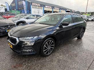 krockskadad bil auto Skoda Octavia 1.0 e-TSI DSG Pano Clima Navi Led Business Edition NAP 2021/3