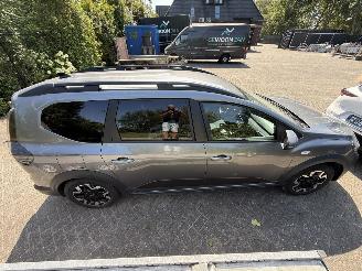 Dacia Jogger HYBRID  7 SEATER picture 32