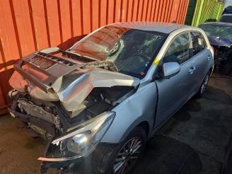 Vrakbiler auto Kia Rio Rio IV (YB), Hatchback, 2017 1.0i T-GDi 100 12V 2019
