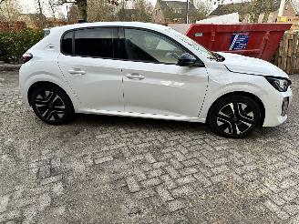 Peugeot 208 Allure picture 7