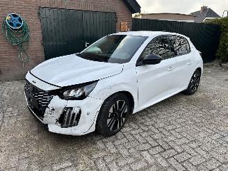 damaged passenger cars Peugeot 208 Allure 2024/6