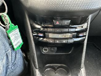 Peugeot 208 1.2 tech edition picture 16