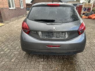 Peugeot 208 1.2 tech edition picture 6
