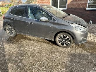 Peugeot 208 1.2 tech edition picture 19