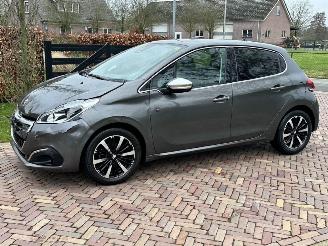 Coche accidentado Peugeot 208 Tech edition 2019/10