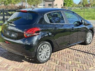 Peugeot 208 1.2 Signature picture 14