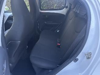 Peugeot 108 Allure picture 17