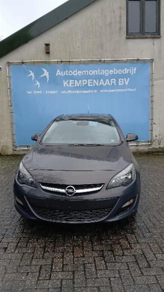 Salvage car Opel Astra Astra J (PC6/PD6/PE6/PF6) Hatchback 5-drs 1.6 16V (A16XER(Euro 5)) [85=
kW]  (12-2009/10-2015) 2014