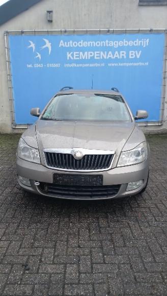 demontáž osobní automobily Skoda Octavia Octavia Combi (1Z5) Combi 5-drs 1.2 TSI (CBZB) [77kW]  (02-2010/04-201=
3) 2010