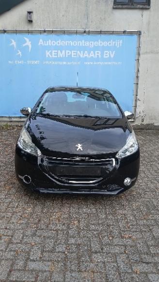 demontáž osobní automobily Peugeot 208 208 I (CA/CC/CK/CL) Hatchback 1.2 Vti 12V PureTech 82 (EB2F(HMZ)) [60k=
W]  (03-2012/12-2019) 2014/7