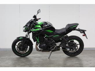 krockskadad bil motor Kawasaki Z 650 rijdbare schade 2022/11