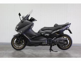 krockskadad bil motor Yamaha  XP 500 TMAX 2013/3
