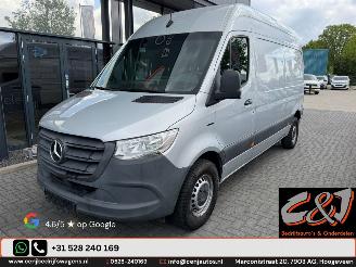 krockskadad bil bedrijf Mercedes eSprinter  2021/10