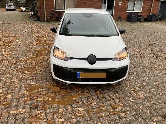 skadebil auto Volkswagen Up! move up 2020/10