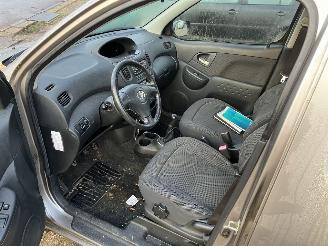 Toyota Yaris-verso gereserveerd picture 9