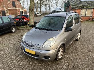 Damaged car Toyota Yaris-verso gereserveerd 2004/11