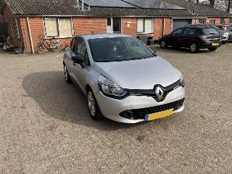 uszkodzony samochody osobowe Renault Clio 1.5 DCI 2014/7