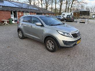 damaged passenger cars Kia Sportage 2.0 X First Edition 2010/9
