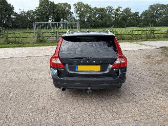 krockskadad bil auto Volvo V-70 T4 R Edition 2013/7