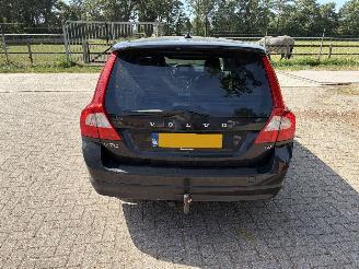 krockskadad bil auto Volvo V-70 T4 AUTOMAAT 2011/6