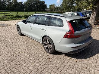 skadebil auto Volvo V-60 2.0 B4 PlUS DARK 2024/5