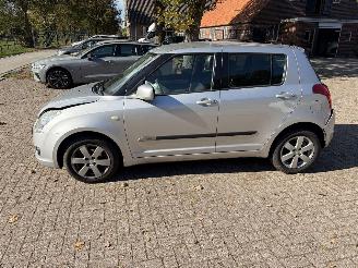 Suzuki Swift 1.5 automaat picture 2