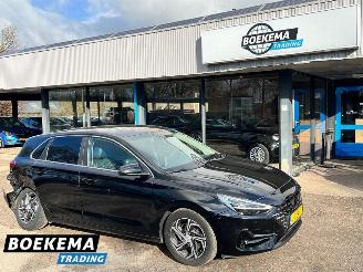 Schadeauto Hyundai I-30 1.5 T-GDi MHEV Stoel&Stuur Verwarming + Ventilatie Navigatie Camera 2020/11