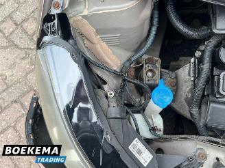 Peugeot 108 1.0 e-VTi Active Airco PDC 5-Deurs picture 11