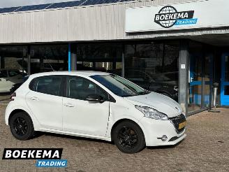 skadebil auto Peugeot 208 1.2 e-VTi Active Automaat Navigatie Climate 2014/1
