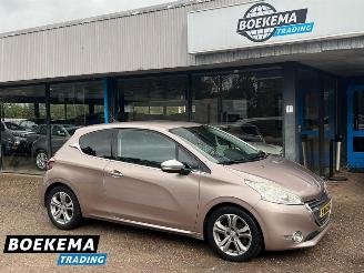 Unfallwagen Peugeot 208 1.6 VTi Allure Leder Navi Climate Cruise PDC 2013/4