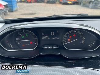 Peugeot 2008 1.2 PureTech Automaat Navi Cruise PDC picture 21