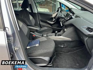 Peugeot 2008 1.2 PureTech Automaat Navi Cruise PDC picture 18