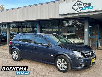 krockskadad bil auto Opel Signum 2.2 16V Executive 155PK Aut Navi Cruise PDC Trekh. 2006/1