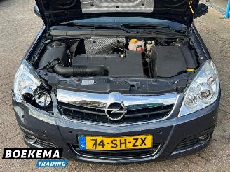 Opel Signum 2.2 16V Executive 155PK Aut Navi Cruise PDC Trekh. picture 10