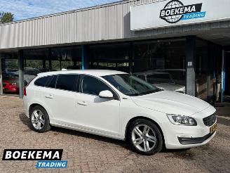 Schadeauto Volvo V-60 2.4 D5 Twin Engine AWD Plug in Hybrid Navi Climate Cruise 2016/12