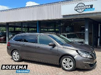 Vrakbiler auto Peugeot 308 SW 1.2 PureTech Executive Glazen-Dak Navigatie Climate Cruise 2015/6