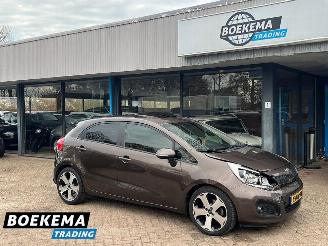 Coche accidentado Kia Rio 1.4 CVVT 110PK Super Pack Leer Open-Dak Navigatie Stoelverw 2013/4