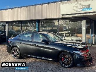 uszkodzony samochody osobowe Alfa Romeo Giulia 2.0 T AWD Veloce 280PK Aut Leer Navi Stuur/Stoelverw. Cruise PDC 2017/5
